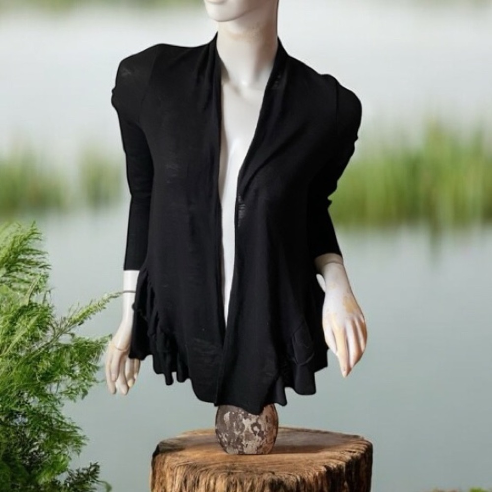 ❄️ 50% off winter Soprano Soprano Soprano black shrug ruffle tier cardigan S